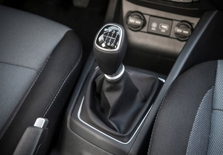 Κιβώτιο ταχυτήτων έξι σχέσεων. Υπάρχει και πρόταση με αυτόματο...