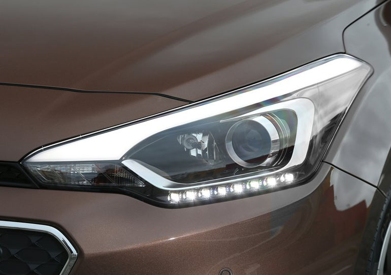 Εμπρός φώτα ημέρας τεχνολογίας LED...