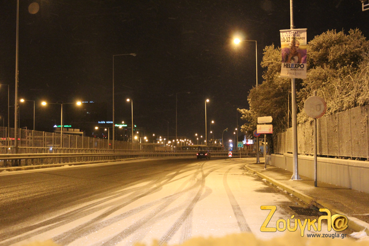 Έξω από το μέγαρο του ΟΤΕ...