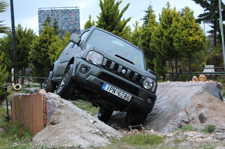 Το.. ανανεωμένο Jimny πάει και αυτό παντού!!!