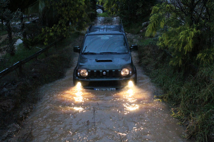 Τι να μασήσει το άτιμο... Αφού πάει παντού!