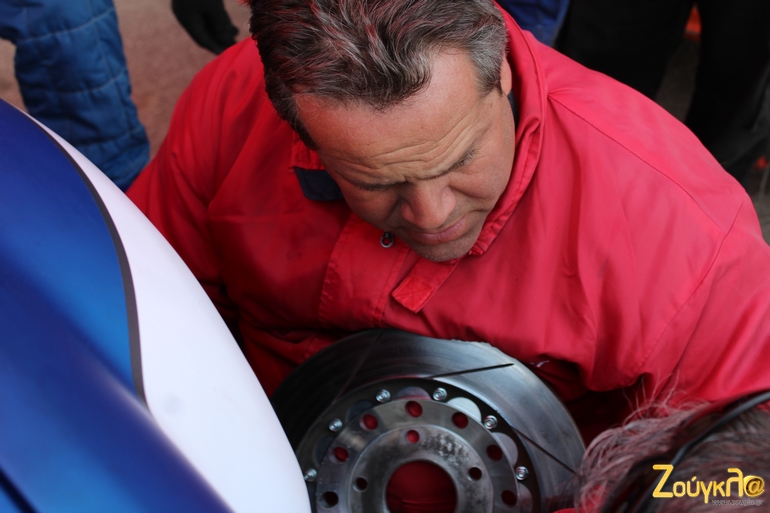 Σιγά... Δεν θα στο κλέψει κανείς!!! Θανάσης Κρασούλης επί το έργον...