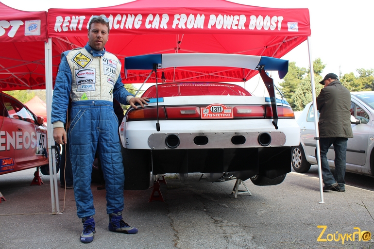 Ο Θωμάς Παπαπάσχος με το μωρό του...