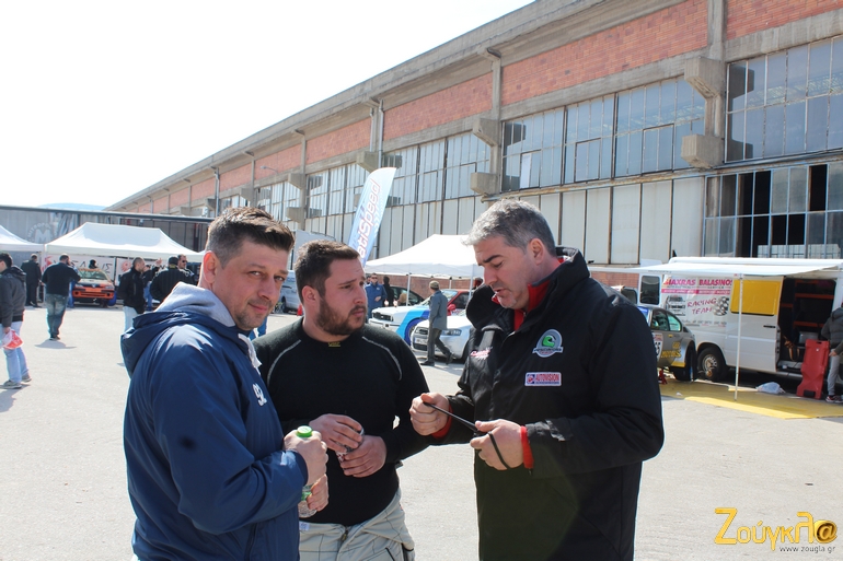 Παναγιώτης Ευθυμίου: 'Ρε συ Τάκη θα μου δώσεις και μένα να οδηγήσω το Skoda που έφερες; Τάκης Καμπύλης: 'Αν μου κρατήσεις ξαπλώστρα μπροστά στη θάλασσα θα το.. σκεφτώ'