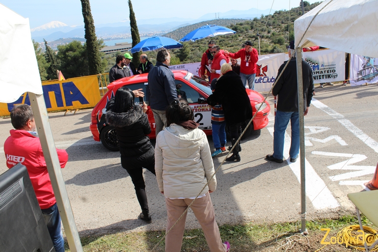 Θα περιμένεις να ξεκινήσεις και να έχεις 13 άτομα από πάνω σου!!!