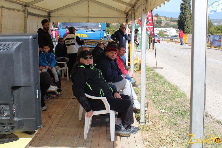 Καρεκλίτσα και θέαμα στην γραμμή εκκίνησης...