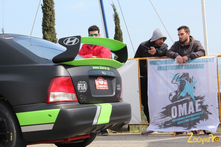 'Είδες που στα 'λεγα ότι έχει μεγάλη αεροτομή';