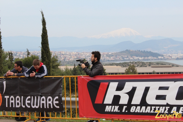 Κάτσε να πάρω ένα καλό πλάνο...