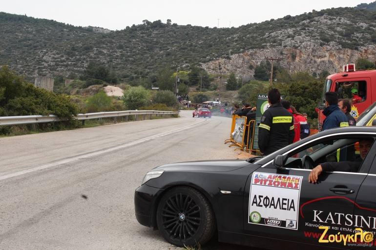 Με το πλάι και όπου πάει...