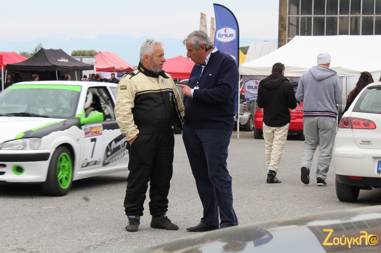 Μη ξαναπατήσεις τόσο πολύ το γκάζι γιατί θα σε βάλω να τρέξεις με ποδήλατο....