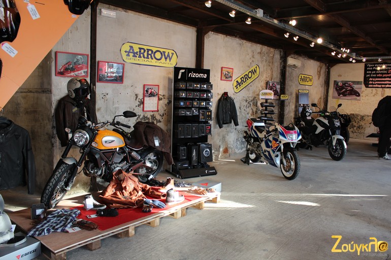 Από το Festival δεν έλειψαν και τα αξεσουάρ για τις μοτοσικλέτες...