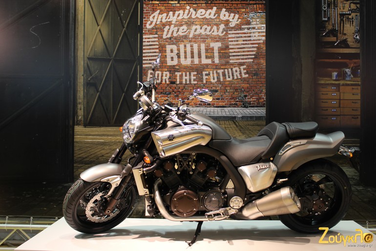 V Max και τα μυαλά στα... κάγκελα. Μοτέρ 1.700 κ.εκ. και αποδοση πάνω από 200 άλογα!!