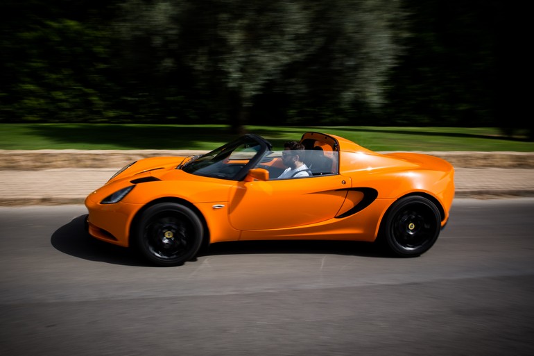 Το μήκος της Elise δεν ξεπερνά τα 4 μέτρα...