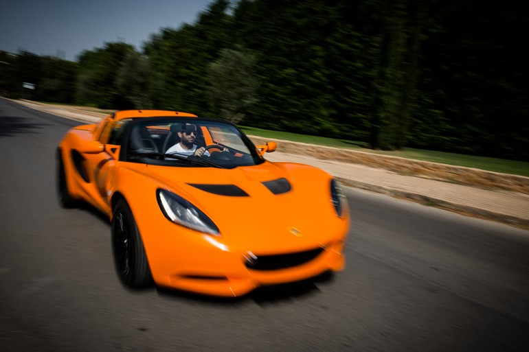 Lotus Elise. Ξεχωριστό αυτοκίνητο που σε ταξιδεύει σε έναν άλλο κόσμο...