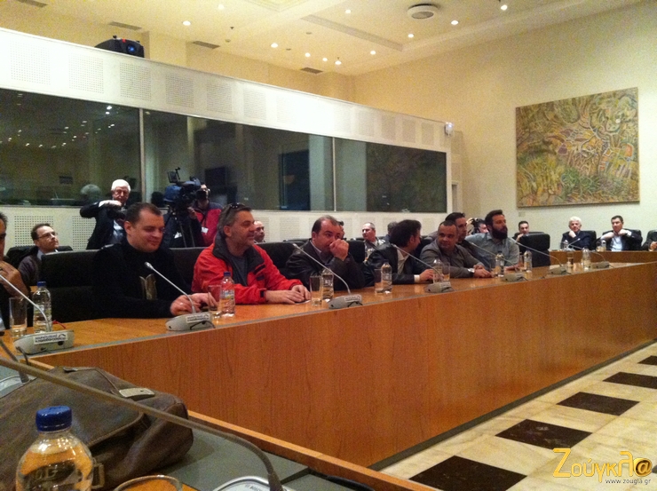 Περιμένοντας να ξεκινήσει συνέντυεξη Τύπου στο Ζάππειο...