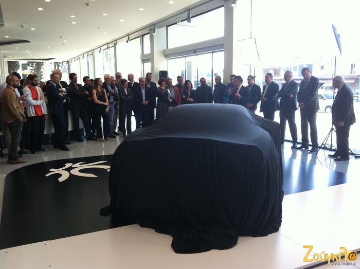 Όλα έτοιμα για την αποκάλυψη του πρώτου Alfa Romeo 4C στην Ελλάδα...