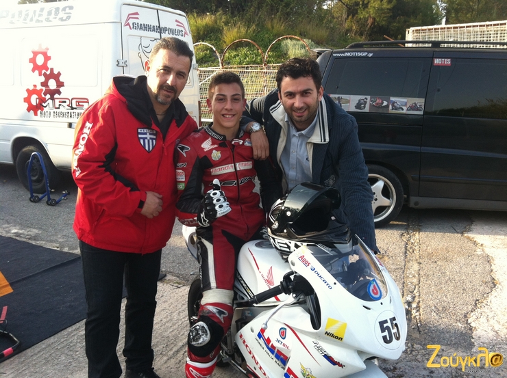 Ο Νότης Παπαπαύλου είναι ένα από τα ταλέντα στην μοτοσικλέτα... Φυσικά δεν μας ξέφυγε και τα είπαμε από κοντά...