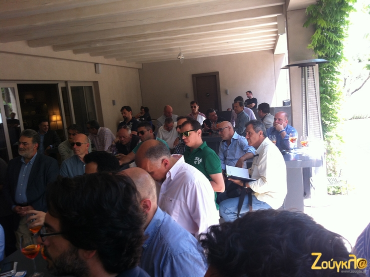 Οι συνάδερφοι παρακολουθούν με.. αγωνία!!!