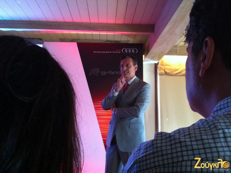 Ο διευθυντής δημοσίων σχέσεων της Kosmocar Θανάσης Αγγελής σε βαθύ... σκέψη!