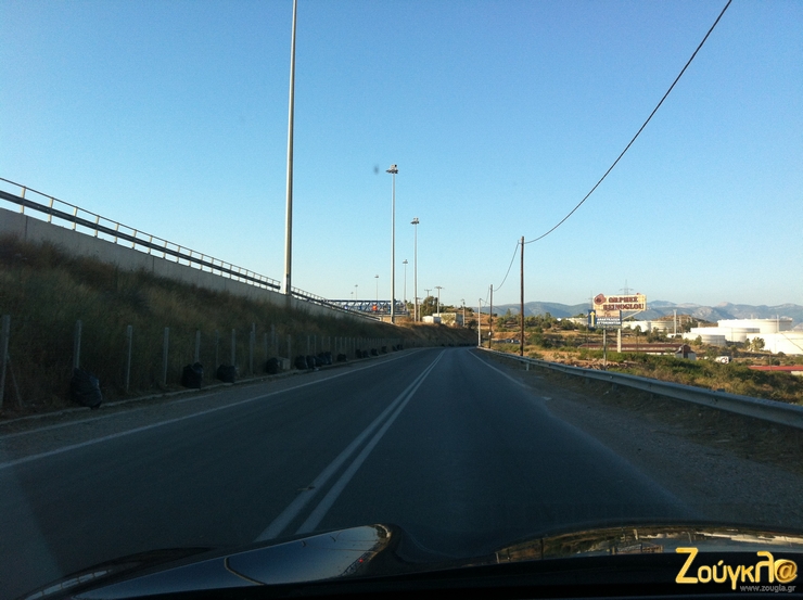 Μετά από δική μας παρέμβαση (με σχετικό άρθρο) η παλαιά εθνική οδός μετά τα διόδια της Ελευσίνας έγινε... λαμπίκο!!!