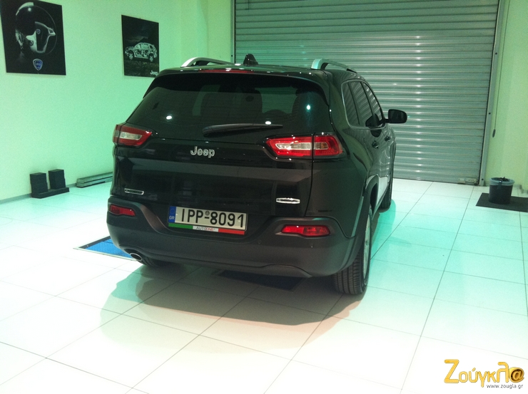 Αυτό είναι το πρώτο πινακιδομένο σύγχρονο Jeep Cherokee στην Ελλάδα. Φυσικά δεν μας ξέφυγε!!!