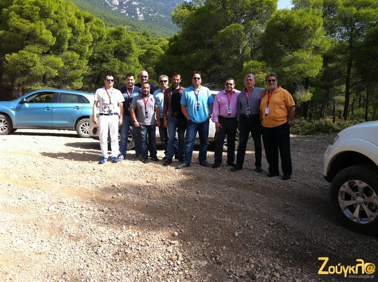 Κάπου στα... βουνά για δοκιμή αυτοκινήτων της Mitsubishi...