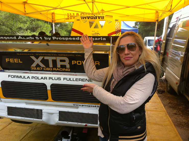 Η Πένυ Κύρκου δεν έχασε την ευκαιρία να βγάλει φωτογραφία. Αυτό που μένει τώρα είναι να πείσει τον μπαμπά Κώστα να φτιάξει ένα για τον Δημήτρη Κύρκο Junior (τον αδερφό της)