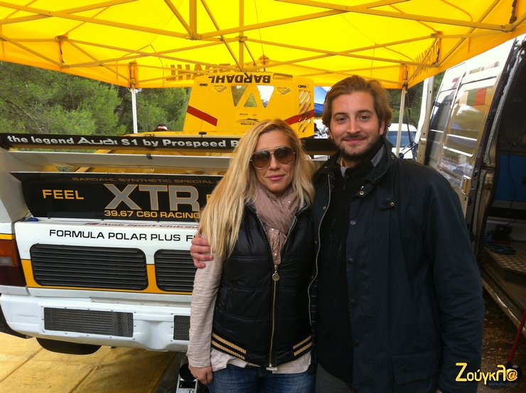 Έκλεψε την παράσταση η Πένυ Κύρκου (αδερφή του Κύρκου Junior) όταν εμφανίστηκε στο περίπτερο της Bardahl και φυσικά δεν έχασε την ευκαιρία να φωτογραφηθεί με τον ξαδερφό της Δημήτρη και φόντο το.. τέρας!!!
