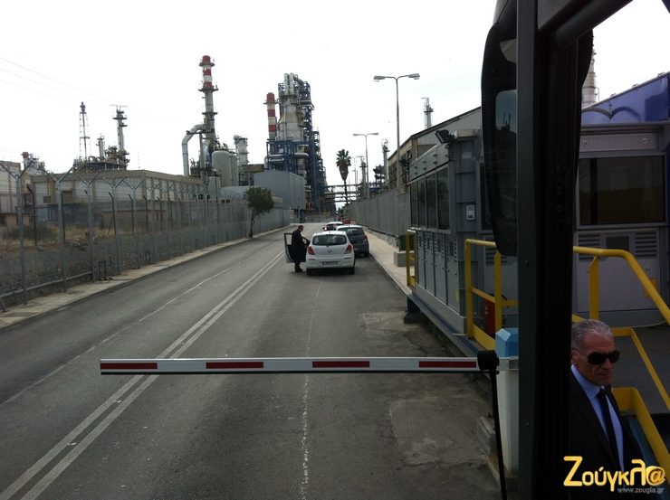 Λίγο πριν μπούμε στα διυλιστήρια Ασπροπύργου όπου μας σταμάτησαν για έλεγχο...