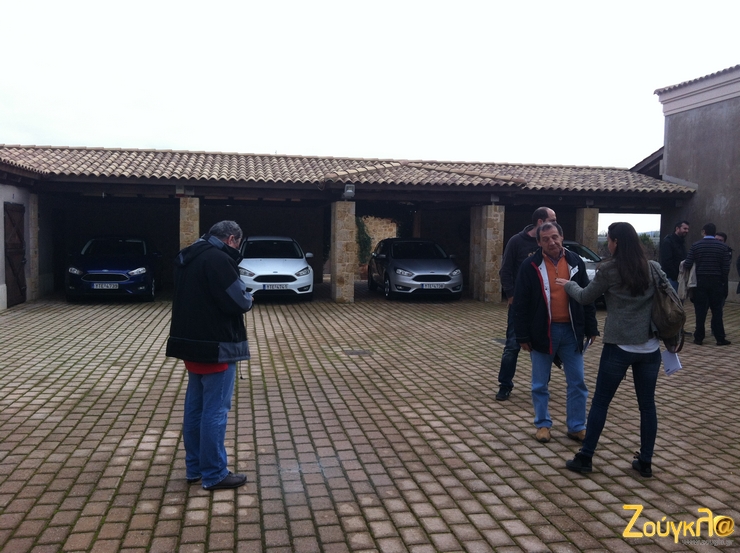 Τα αυτοκίνητα περιμένουν για... δοκιμή!!!!