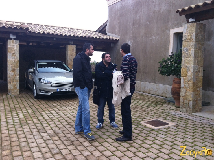 Πηγαδάκι ανάμεσα σε Νίκος Μαρινόπουλο (αριστερά), Πάνο Σειτανίδη και Δημήτρη Κοσκινά