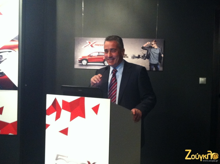 Χαμόγελα από τον πρόεδρο της Fiat στην Ελλάδα Paulo Carelli...