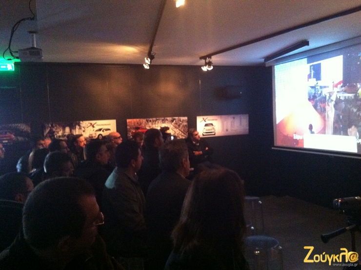 Παρακολουθώντας παρουσίαση αυτοκινήτου σε μετάφραση...