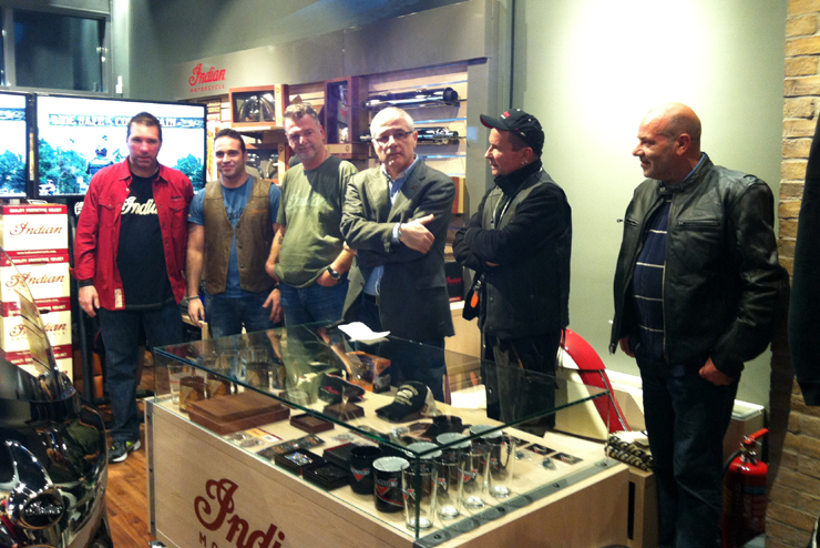 H ελληνική ομάδα των μοτοσικλετών Indian και Victory