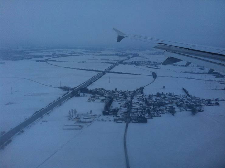 Στην Γερμανία όταν χιονίζει όλα λειτουργούν κανονικά... Φυσικά δεν υπάρχει κανένα πρόβλημα με την προσγείωση...