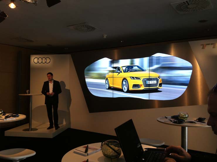 Ο άνθρωπος της Audi μας κάνει μία σύντομη παρουσίαση του νέου ΤΤ