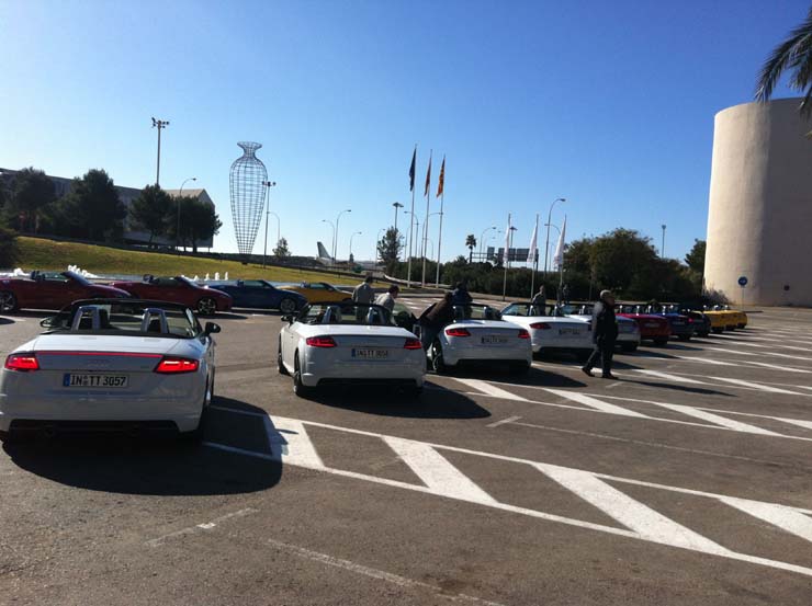 Βγαίνεις από το αεροδρόμιο και σε περιμένουν δεκάδες ΤΤ. Απλά... διαλέγεις!!!