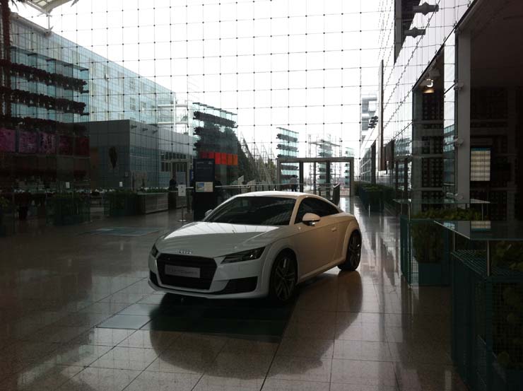 Έξω από το ξενοδοχείο είχε την έκδοση ΤΤ coupe... H συγκεκριμένη έρχεται σε λίγες ημέρες στην Ελλάδα...