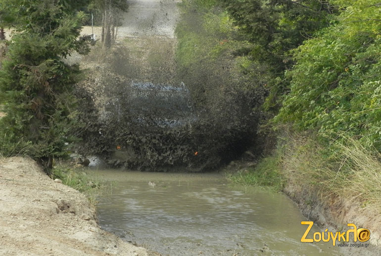Ναι, καλά καταλάβατε... (ή φανταστήκατε)Είναι ένα Isuzu D Max...