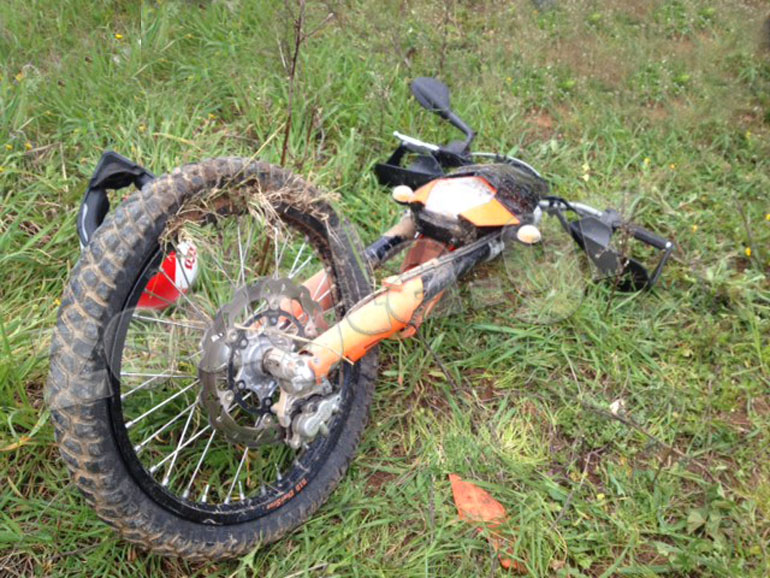 Μετά το πέσιμο και το χτύπημα η ΚΤΜ κόπηκε στα δύο...