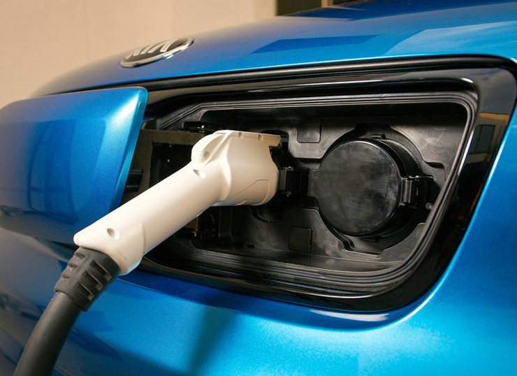 Το σημείο υποδοχής που φορτίζει το Soul βρίσκεται στο εμπρός μέρος...