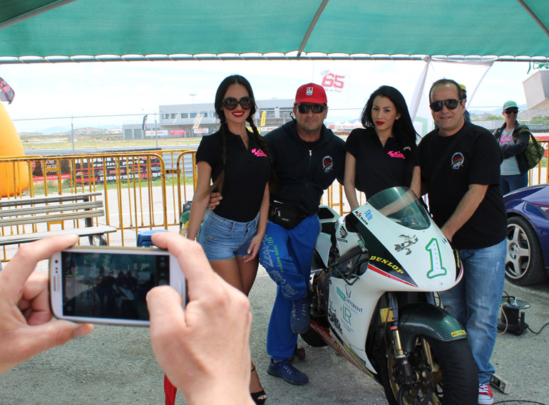 Λείπει ο Κίτσος από τα πιτς και... χορεύει η υπόλοιπη ομάδα...