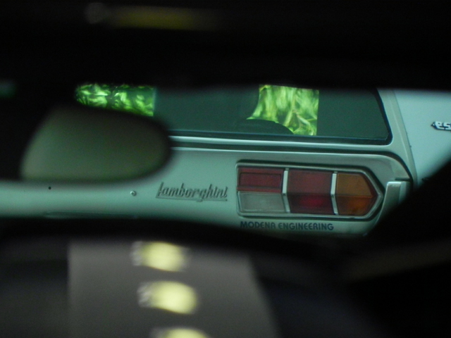H Espada όπως φαίνεται από το πίσω... τζάμι της Aventador