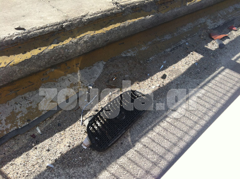 Αν πέσεις σε κίνηση δεν υπάρχει περίπτωση να μην δεις στην άκρη του δρόμου κάποιο αξεσουάρ αυτοκινήτου ή μοτοσικλέτας...