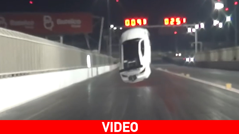 To αυτοκίνητο… πέταξε από την απίστευτη επιτάχυνση To αυτοκίνητο… πέταξε από την απίστευτη επιτάχυνση