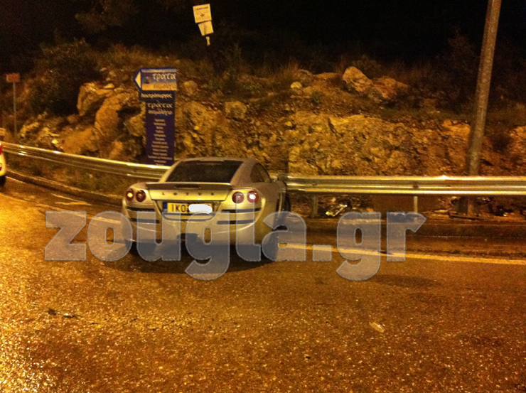 Η Lotus δέχτηκε χτύπημα από πίσω και έπεσε πάνω στην προστατευτική μπαριέρα...