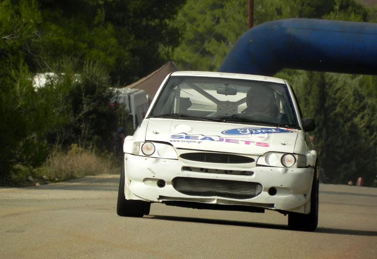 Το Ford Escort του Μάριου Ηλιόπουλου με το οποίο σημείωσε τον απόλυτο χρόνο στην κατηγορία Ε