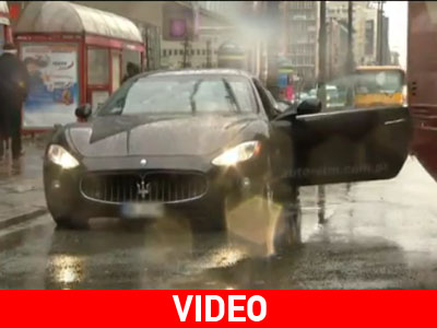 Άνοιξε την πόρτα και την πήρε το… λεωφορείο