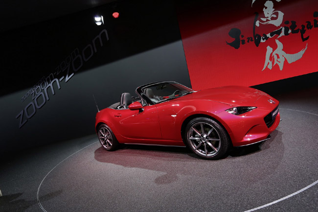 H νέα γενιά του Mazda MX-5 θα είναι διαθέσιμη με κινητήρα 1.5 λίτρων ο οποίος θα αποδίδει 100 ίππους. Προς το παρόν δεν γνωρίζουμε πότε θα έρθει στην Ελλάδα καθώς οι πωλήσεις έχουν «παγώσει» μέχρι να βρεθεί καινούργιος αντιπρόσωπος... 