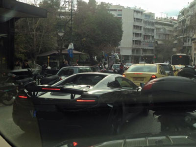 McLaren στο Κολωνάκι…